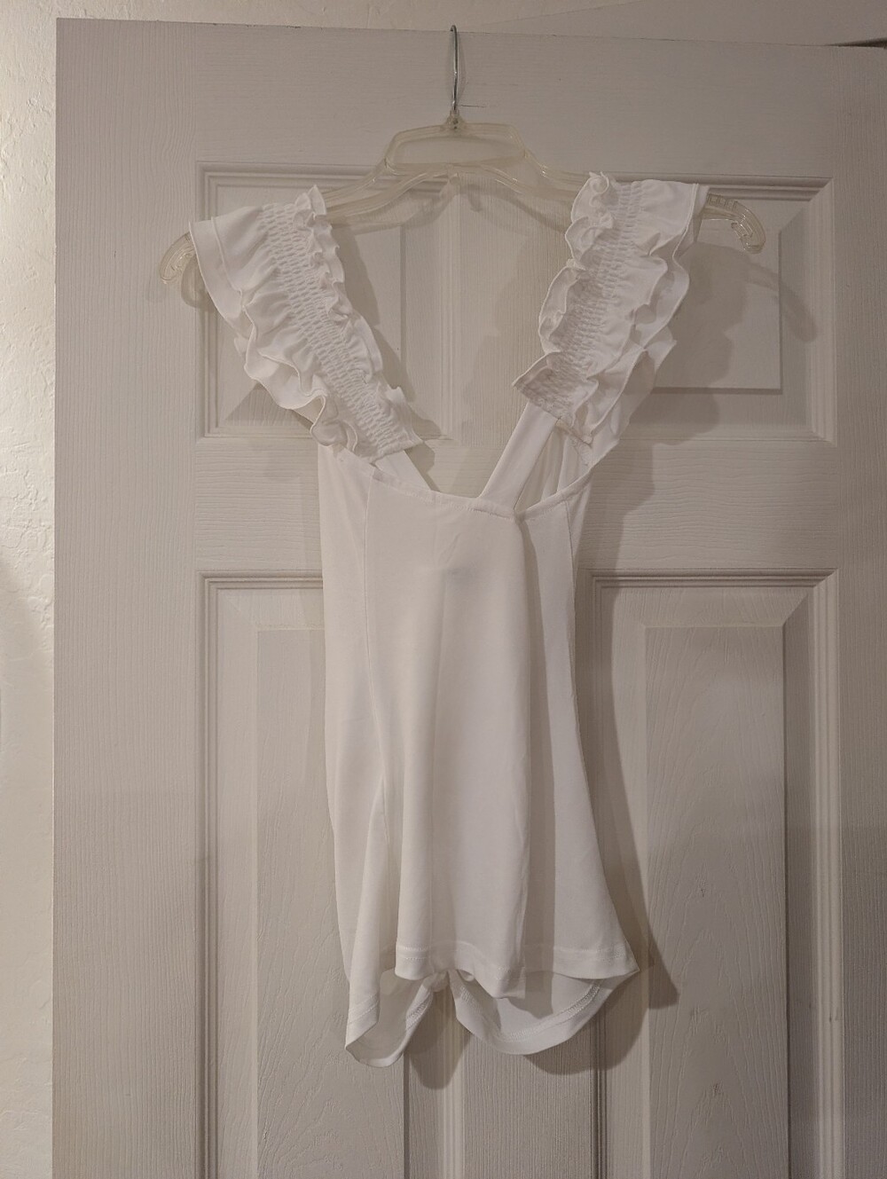 Venus White Ruffled V-Neck Ruched Tank - Picture 2 of 2